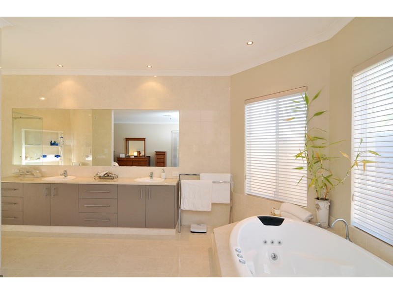 4 Lakeway Retreat, Dawesville WA 6211