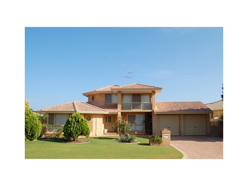 10 Leveque Loop, San Remo WA 6210