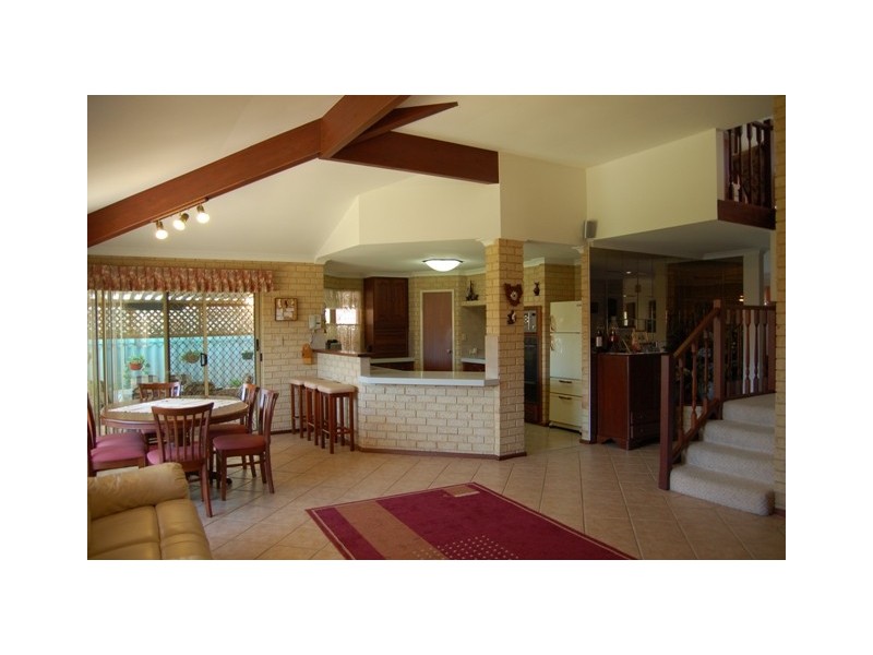 10 Leveque Loop, San Remo WA 6210