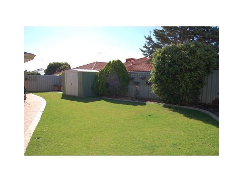 10 Leveque Loop, San Remo WA 6210