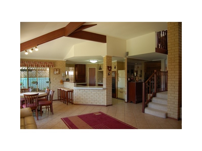 10 Leveque Loop, San Remo WA 6210