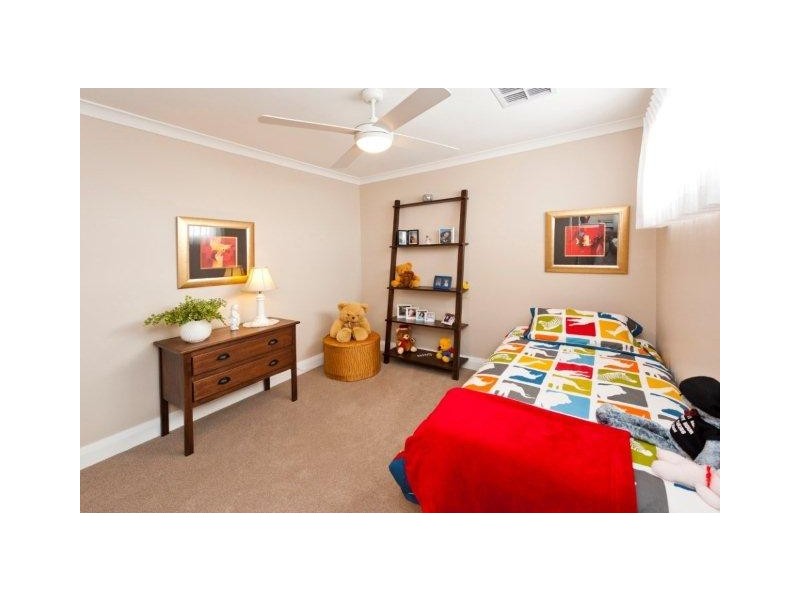 4 Torwood Edge, Halls Head WA 6210