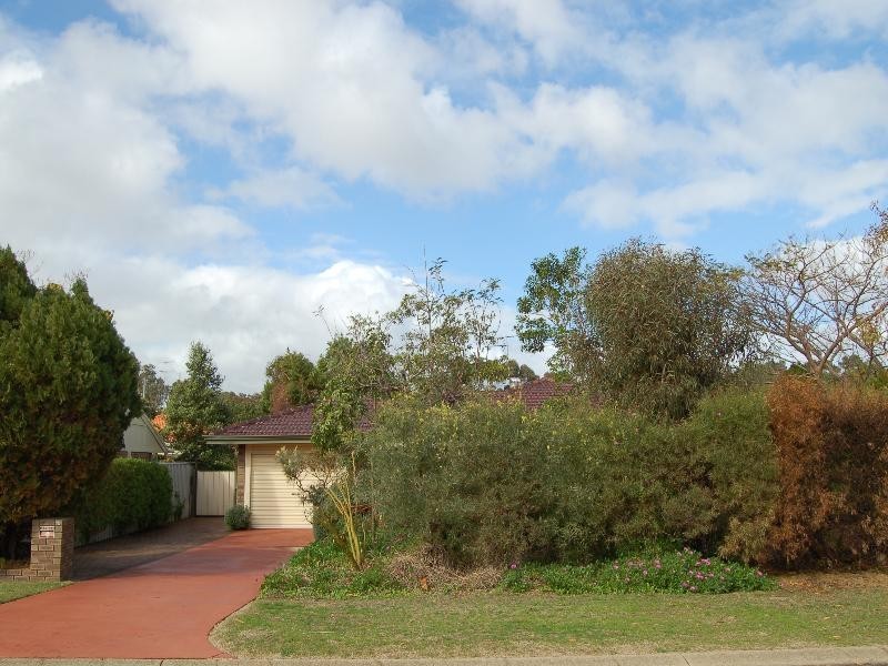 10 Gleneagles Place, Halls Head WA 6210