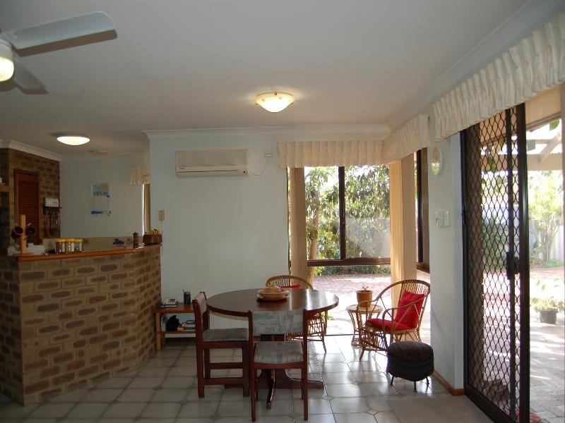 10 Gleneagles Place, Halls Head WA 6210