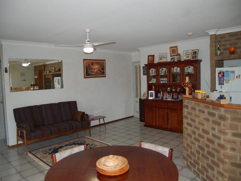10 Gleneagles Place, Halls Head WA 6210