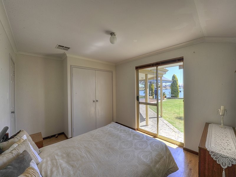 44 Waterside Drive, Dudley Park WA 6210