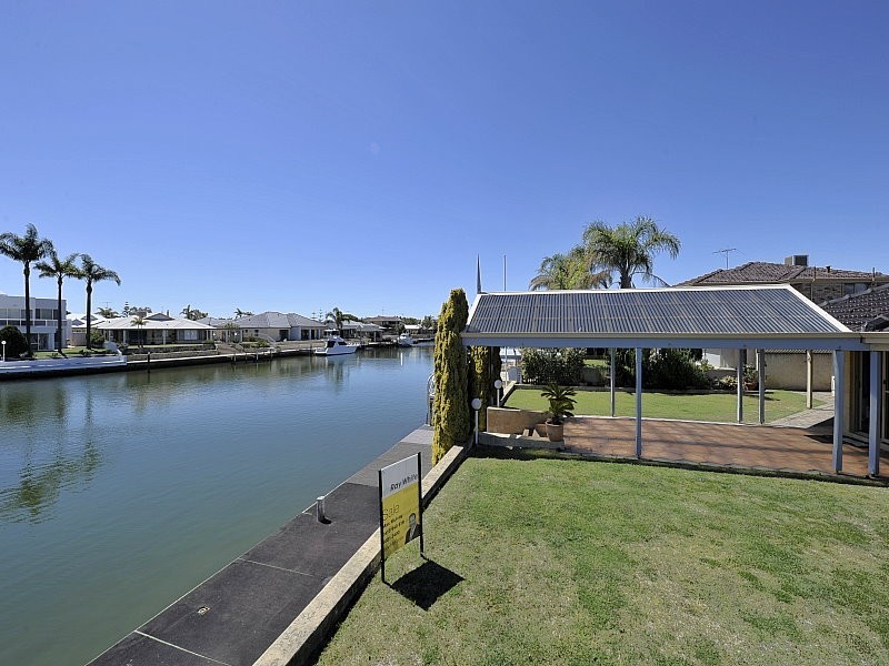 44 Waterside Drive, Dudley Park WA 6210