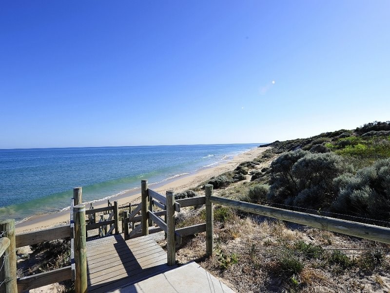 60 Quandong Parkway, Halls Head WA 6210