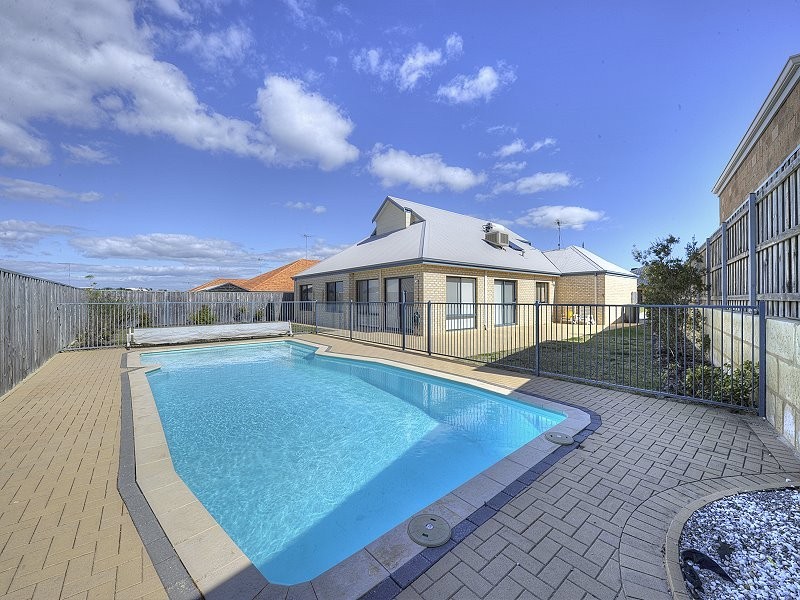 60 Quandong Parkway, Halls Head WA 6210