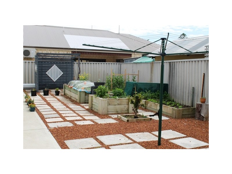 28 COMET STREET, Dudley Park WA 6210