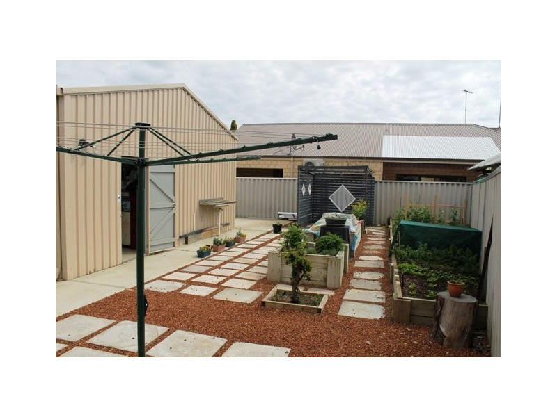 28 COMET STREET, Dudley Park WA 6210