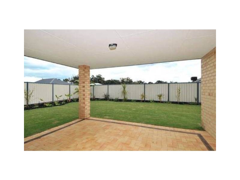 3 Moonbrook Way, Meadow Springs WA 6210