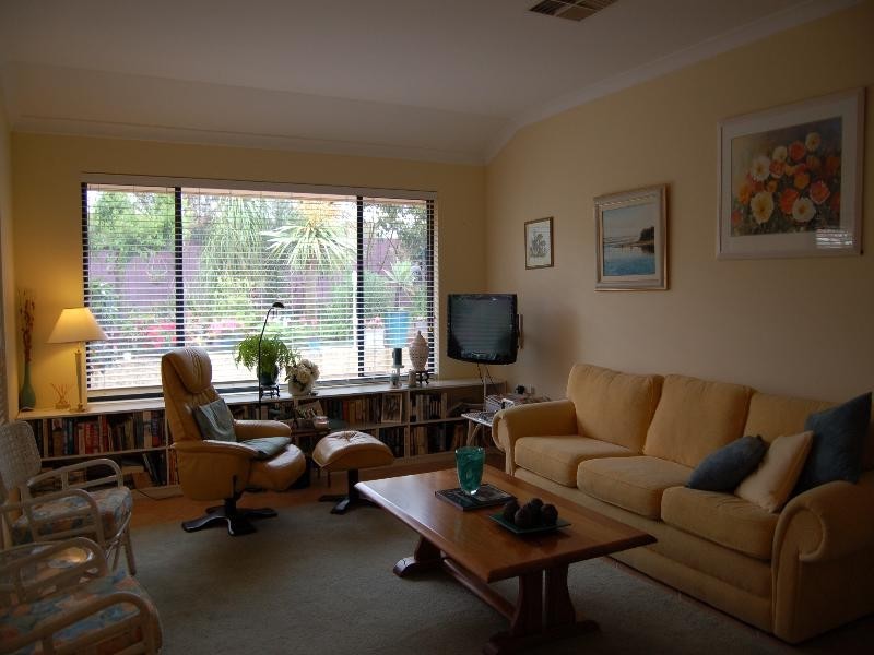 11 The Ridge, Halls Head WA 6210