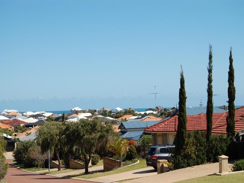 11 The Ridge, Halls Head WA 6210