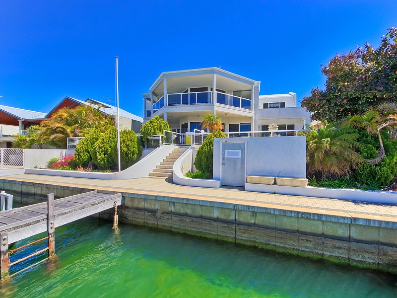 17 Cambria Island Retreat, Halls Head WA 6210