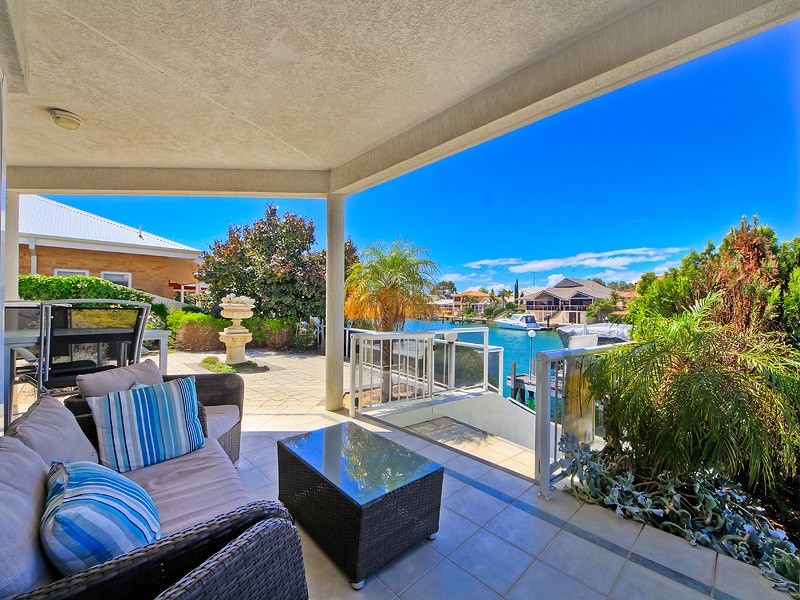 17 Cambria Island Retreat, Halls Head WA 6210