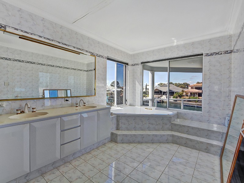 17 Cambria Island Retreat, Halls Head WA 6210