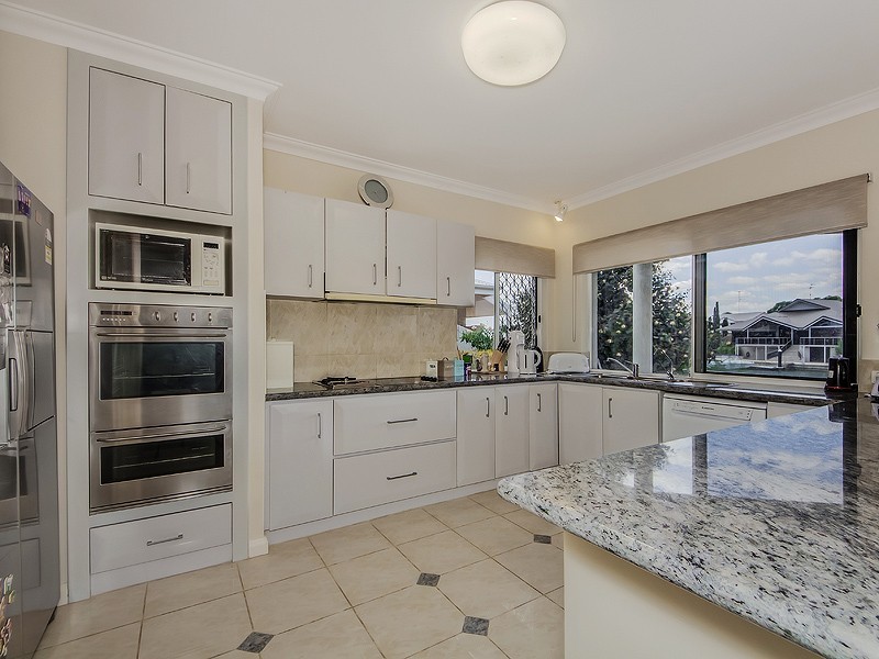 17 Cambria Island Retreat, Halls Head WA 6210