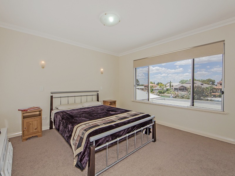 17 Cambria Island Retreat, Halls Head WA 6210