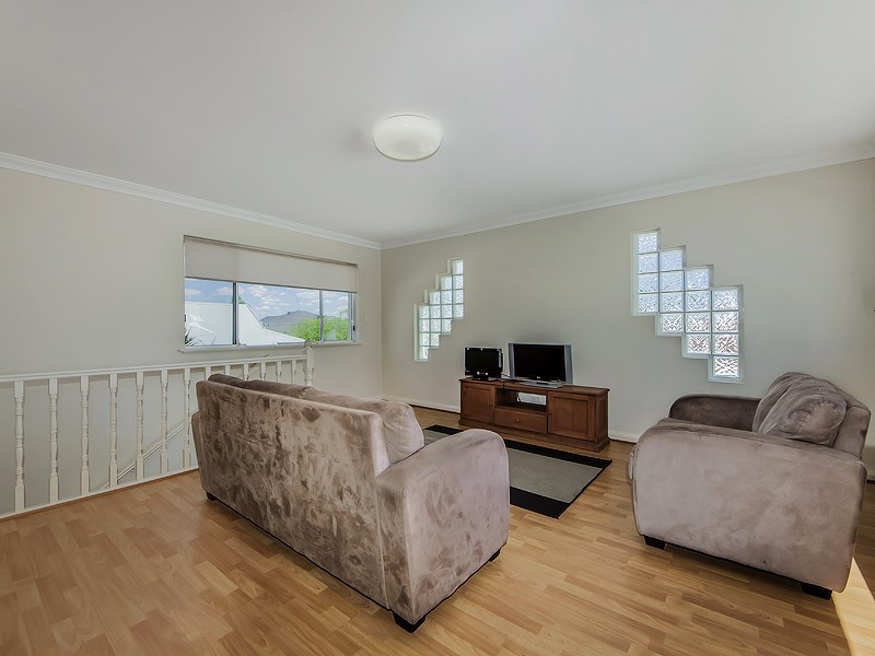 17 Cambria Island Retreat, Halls Head WA 6210