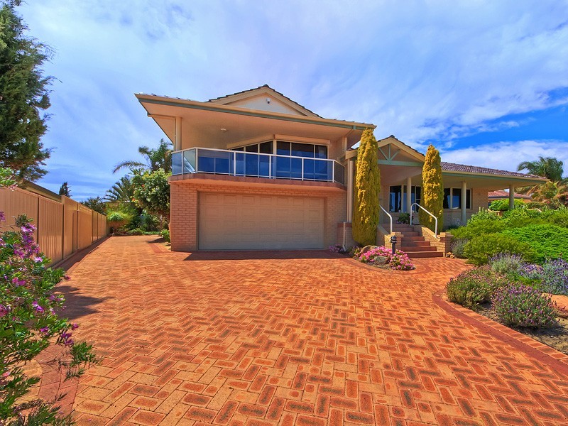 8 Albatross Close, Halls Head WA 6210
