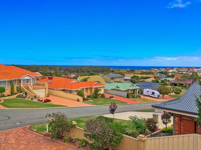 8 Albatross Close, Halls Head WA 6210