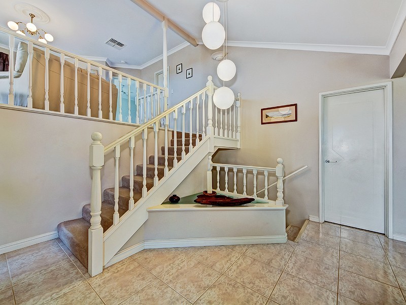 8 Albatross Close, Halls Head WA 6210