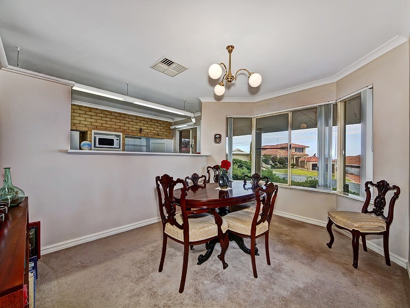 8 Albatross Close, Halls Head WA 6210