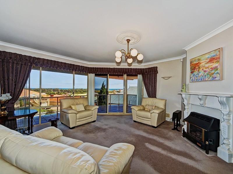 8 Albatross Close, Halls Head WA 6210