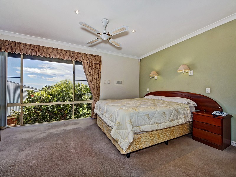 8 Albatross Close, Halls Head WA 6210