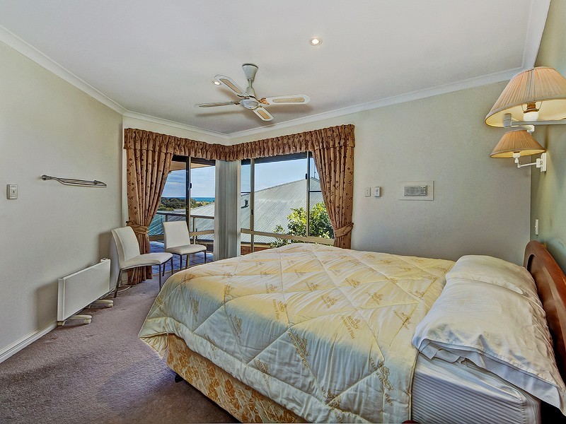 8 Albatross Close, Halls Head WA 6210