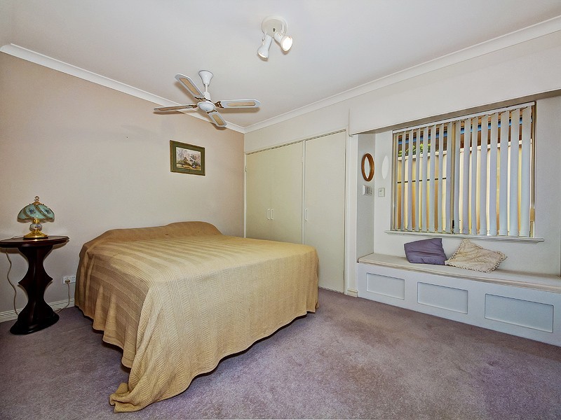 8 Albatross Close, Halls Head WA 6210