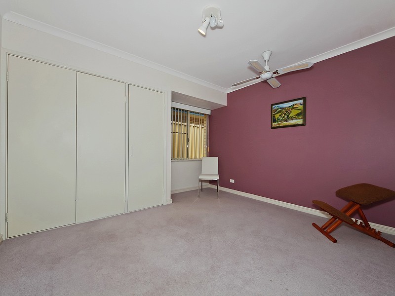 8 Albatross Close, Halls Head WA 6210