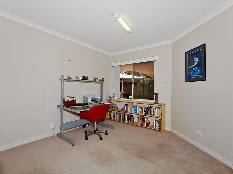 8 Albatross Close, Halls Head WA 6210