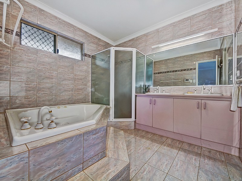 8 Albatross Close, Halls Head WA 6210