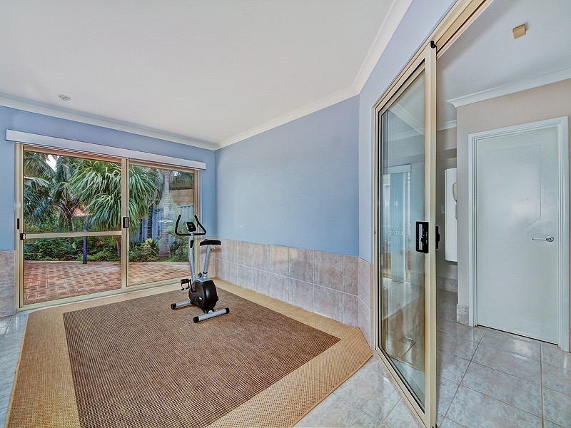 8 Albatross Close, Halls Head WA 6210