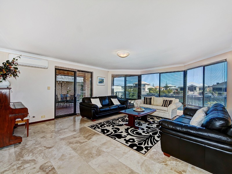 17 Voyager Close, PORT BOUVARD, Wannanup WA 6210