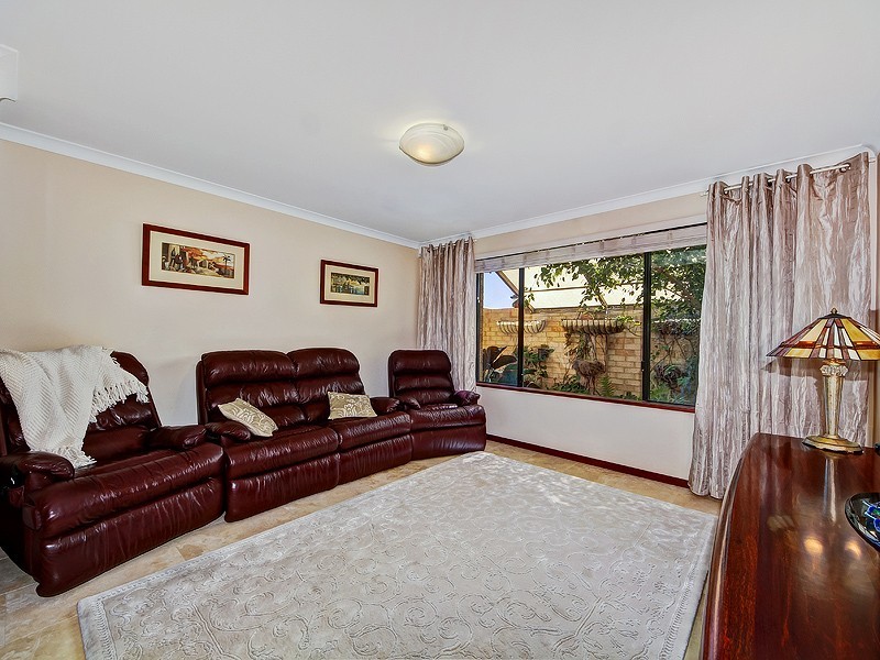 17 Voyager Close, PORT BOUVARD, Wannanup WA 6210