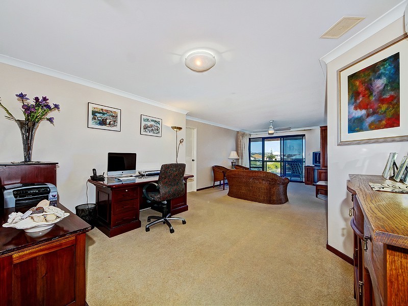 17 Voyager Close, PORT BOUVARD, Wannanup WA 6210