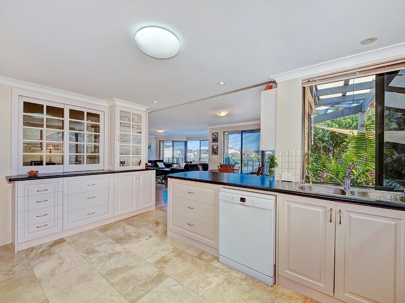 17 Voyager Close, PORT BOUVARD, Wannanup WA 6210