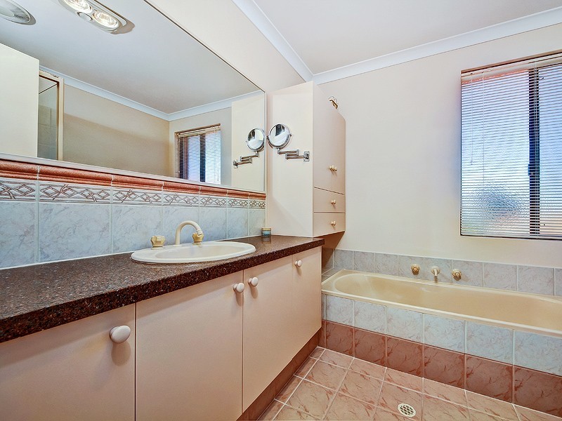 17 Voyager Close, PORT BOUVARD, Wannanup WA 6210