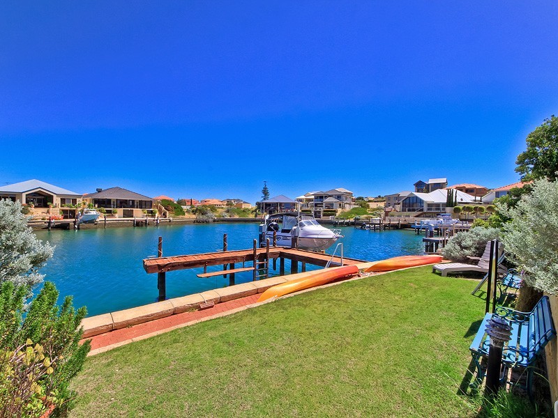 17 Voyager Close, PORT BOUVARD, Wannanup WA 6210