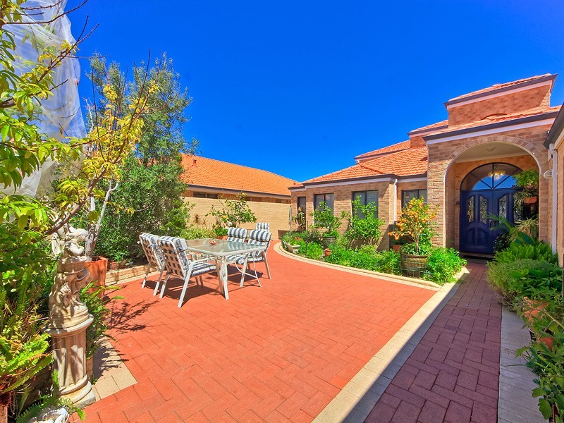 17 Voyager Close, PORT BOUVARD, Wannanup WA 6210