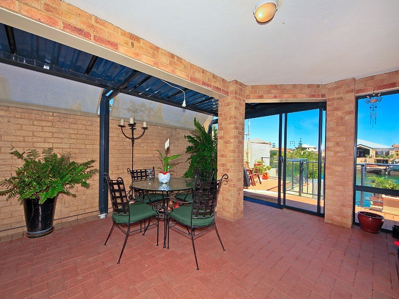 17 Voyager Close, PORT BOUVARD, Wannanup WA 6210