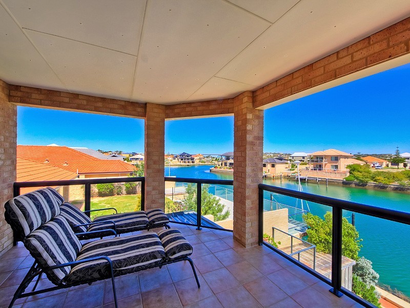 17 Voyager Close, PORT BOUVARD, Wannanup WA 6210