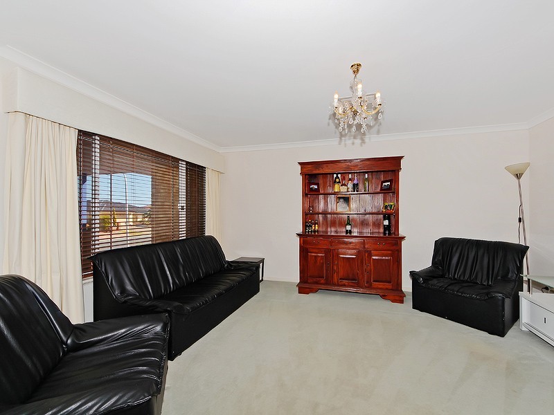 61 Casuarina Drive, Halls Head WA 6210