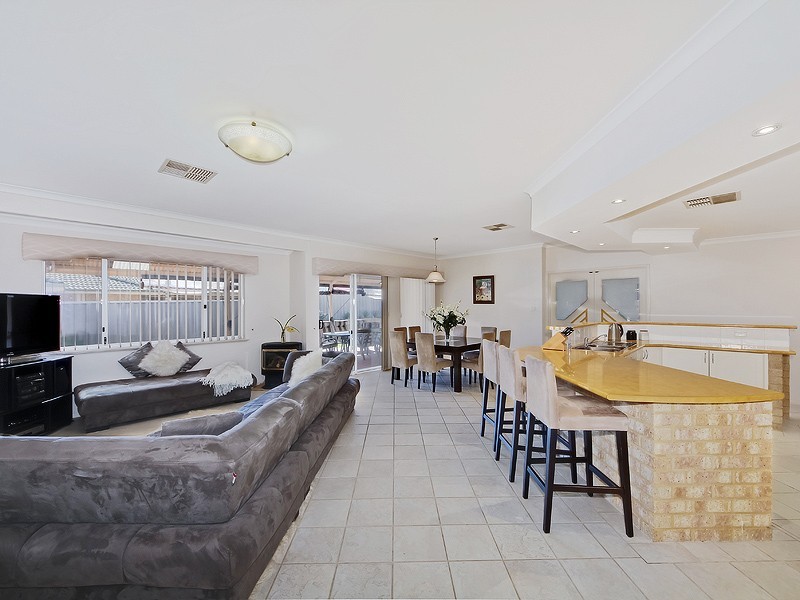 61 Casuarina Drive, Halls Head WA 6210