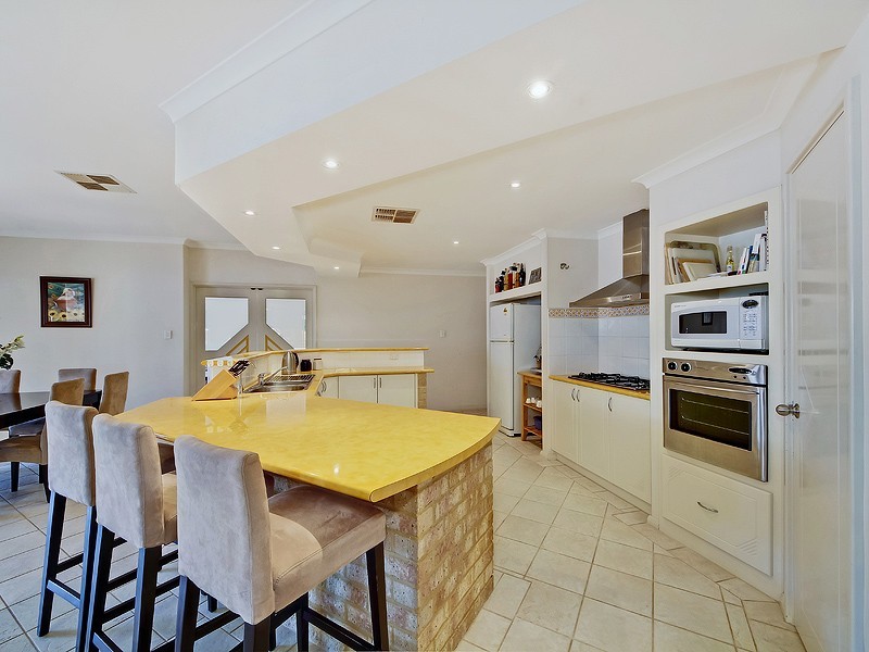 61 Casuarina Drive, Halls Head WA 6210