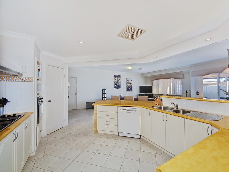 61 Casuarina Drive, Halls Head WA 6210