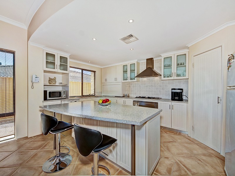 8 Greenshank Mews, PORT BOUVARD, Wannanup WA 6210
